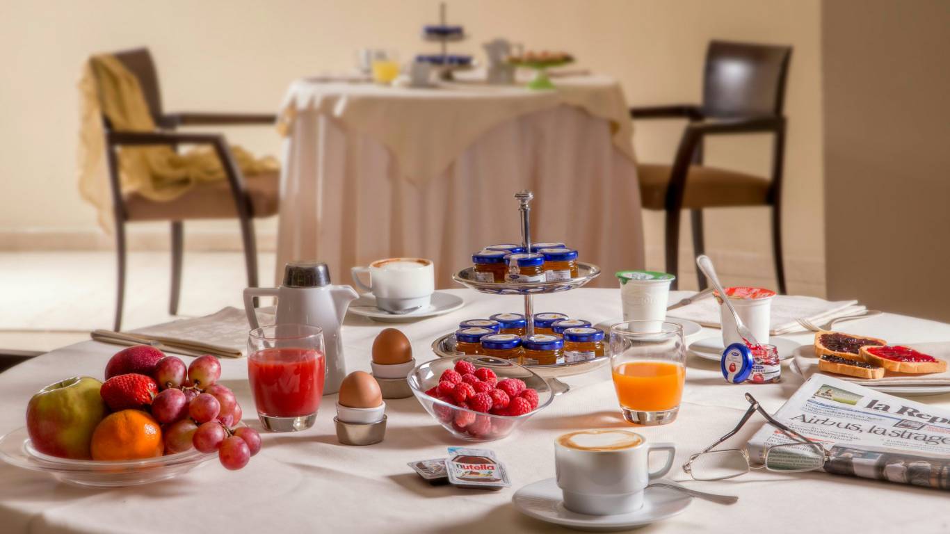 hotel-enea-aprilia-breakfast-02